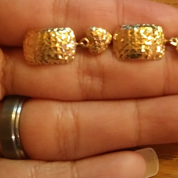 18k Saudi Gold Earring - Picture 2 of 4